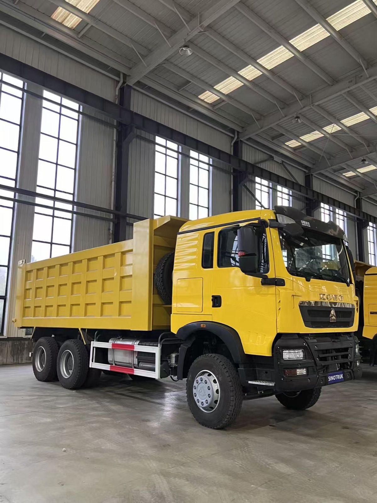Brand-new yellow Sinotruk HOWO 6×4 dump truck